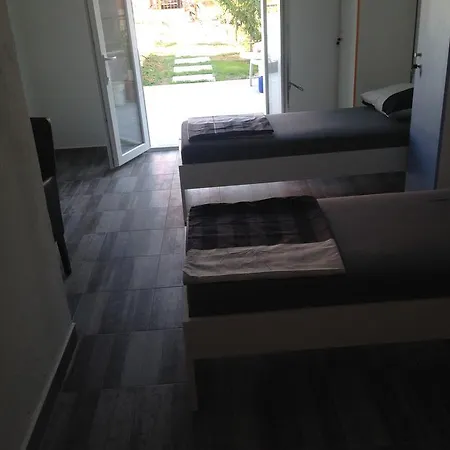 Chill Out ゲストハウス トロギール