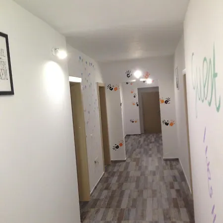 Chill Out ゲストハウス トロギール